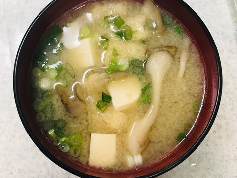 舞茸と豆腐と小揚げの味噌汁